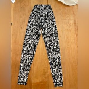 Offline Aerie Black and White Floral leggings crossover waist full length NEW